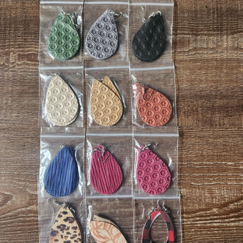 Elegant Multicolor Textured Teardrop Earrings Set